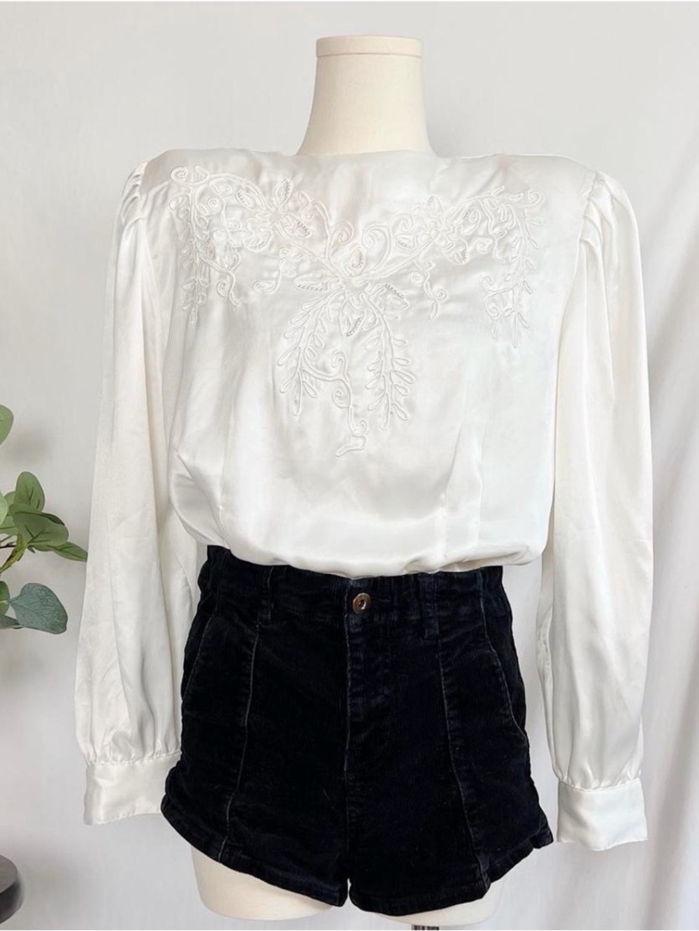 Vintage White Embroidered Long-Sleeve Blouse